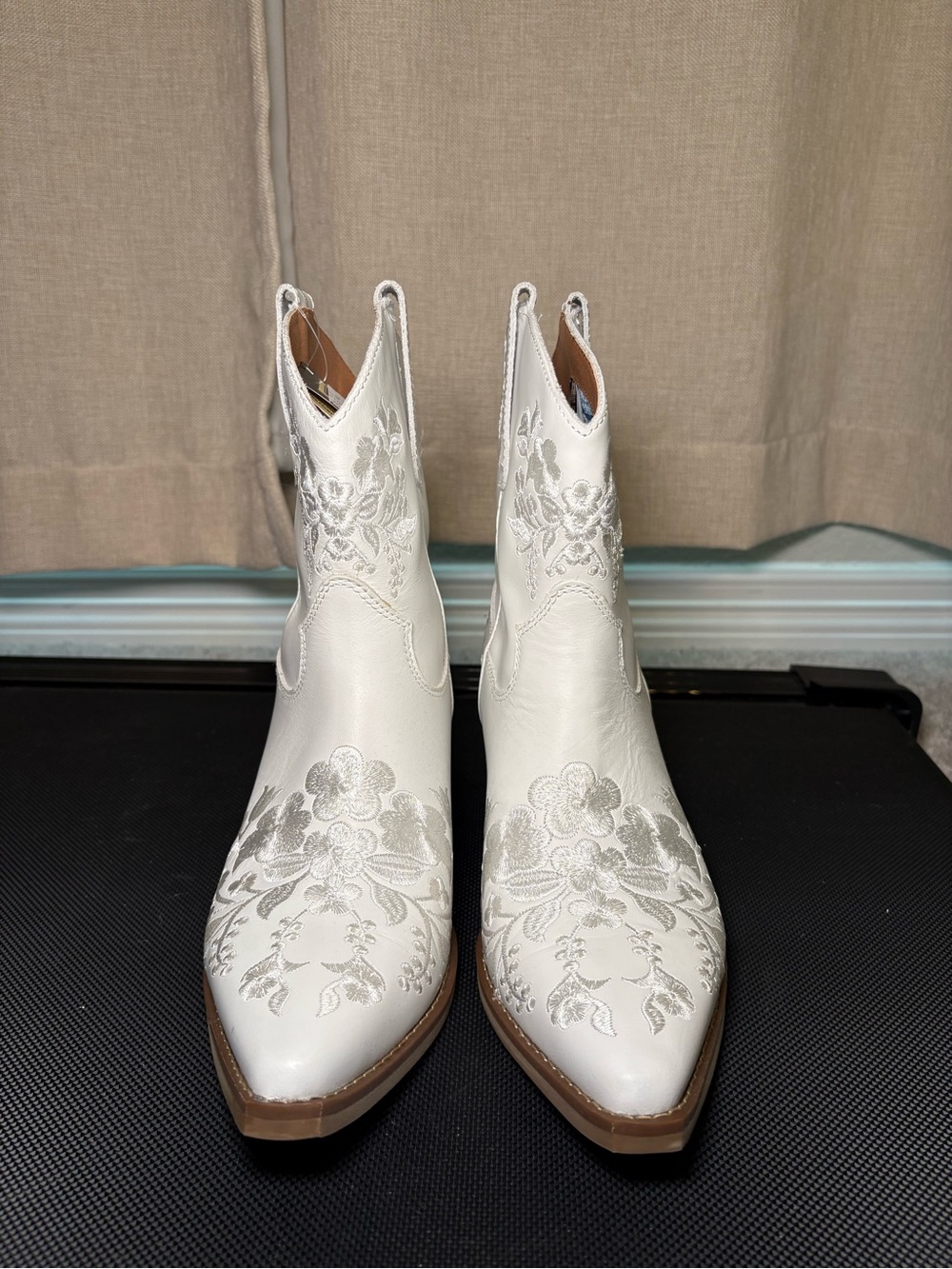 Dingo White Take a Bow Cowboy Boots - Picture 2 of 9